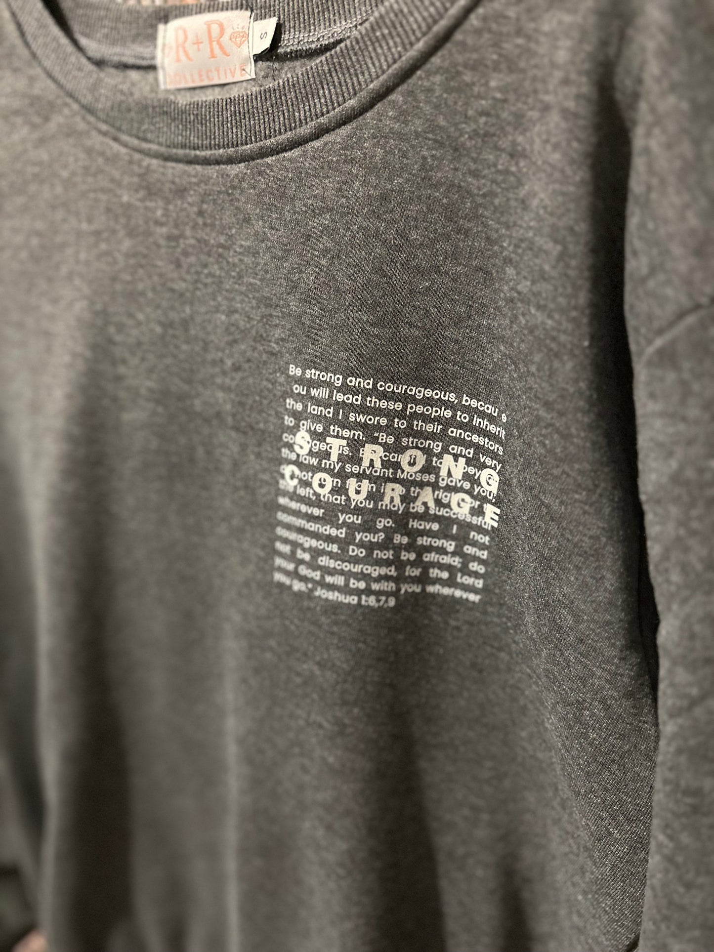 STRONG COURAGE | Pullover (Unisex)